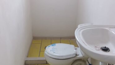 CASA EN VENTA  CON 9 CUARTOS INDEPENDIENTES PARA RENTAR .