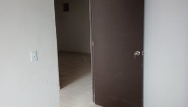 CASA EN VENTA  CON 9 CUARTOS INDEPENDIENTES PARA RENTAR .