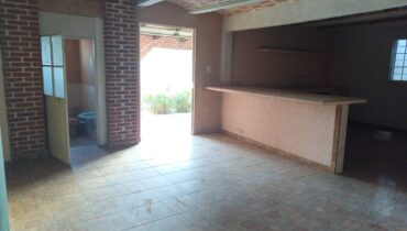 CASA EN VENTA  CON 9 CUARTOS INDEPENDIENTES PARA RENTAR .