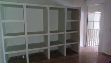 CASA EN VENTA  CON 9 CUARTOS INDEPENDIENTES PARA RENTAR .