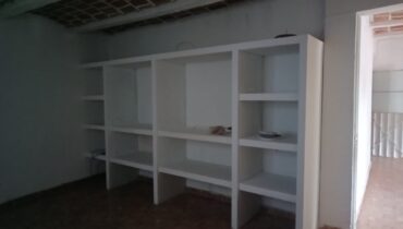 CASA EN VENTA  CON 9 CUARTOS INDEPENDIENTES PARA RENTAR .