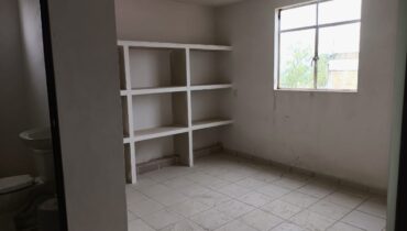 CASA EN VENTA  CON 9 CUARTOS INDEPENDIENTES PARA RENTAR .