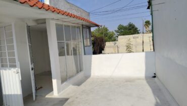 CASA EN VENTA  DENTRO DE PRIVADA EN  BELLAVISTA C. IZCALLI