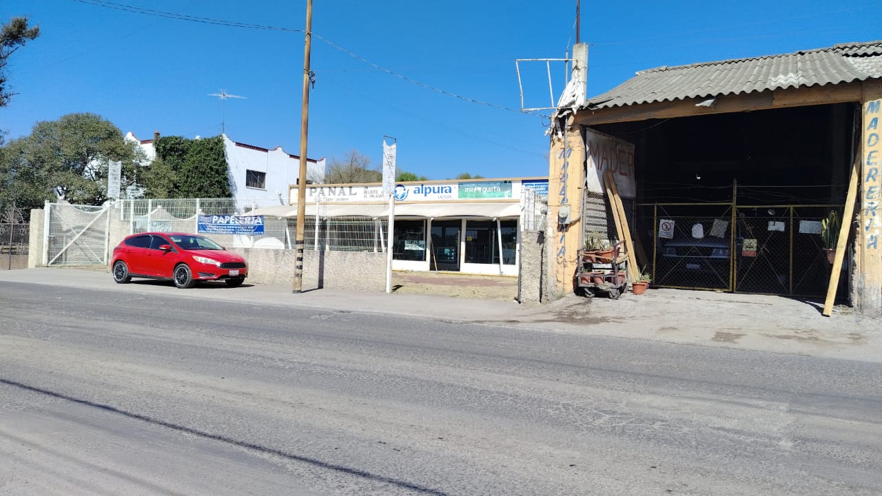 LOCAL COMERCIAL SOBRE AVENIDA PRINCIPAL EN SAN MATEO XOLOC.