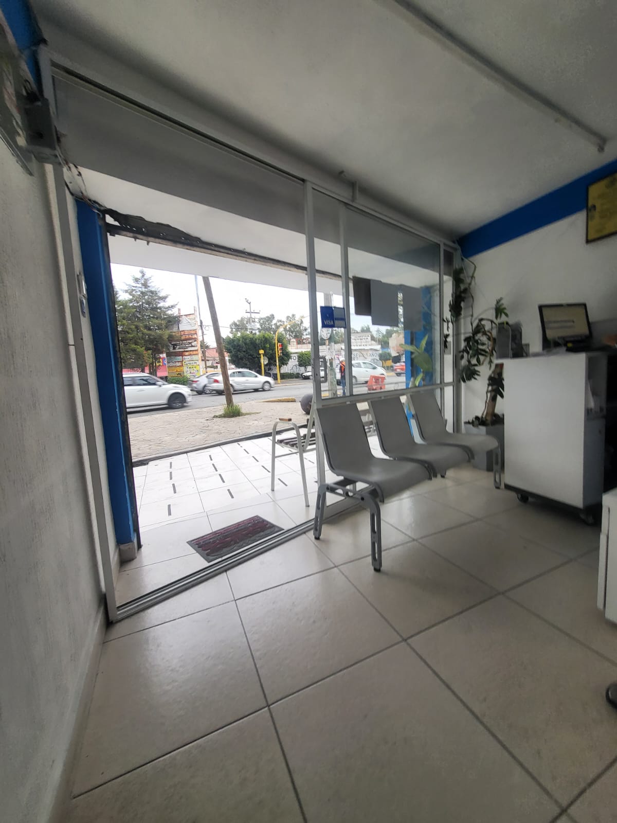 EDIFICIO COMERCIAL  SOBRE AVENIDA PRINCIPAL CENTRO URBANO C. IZCALLI.