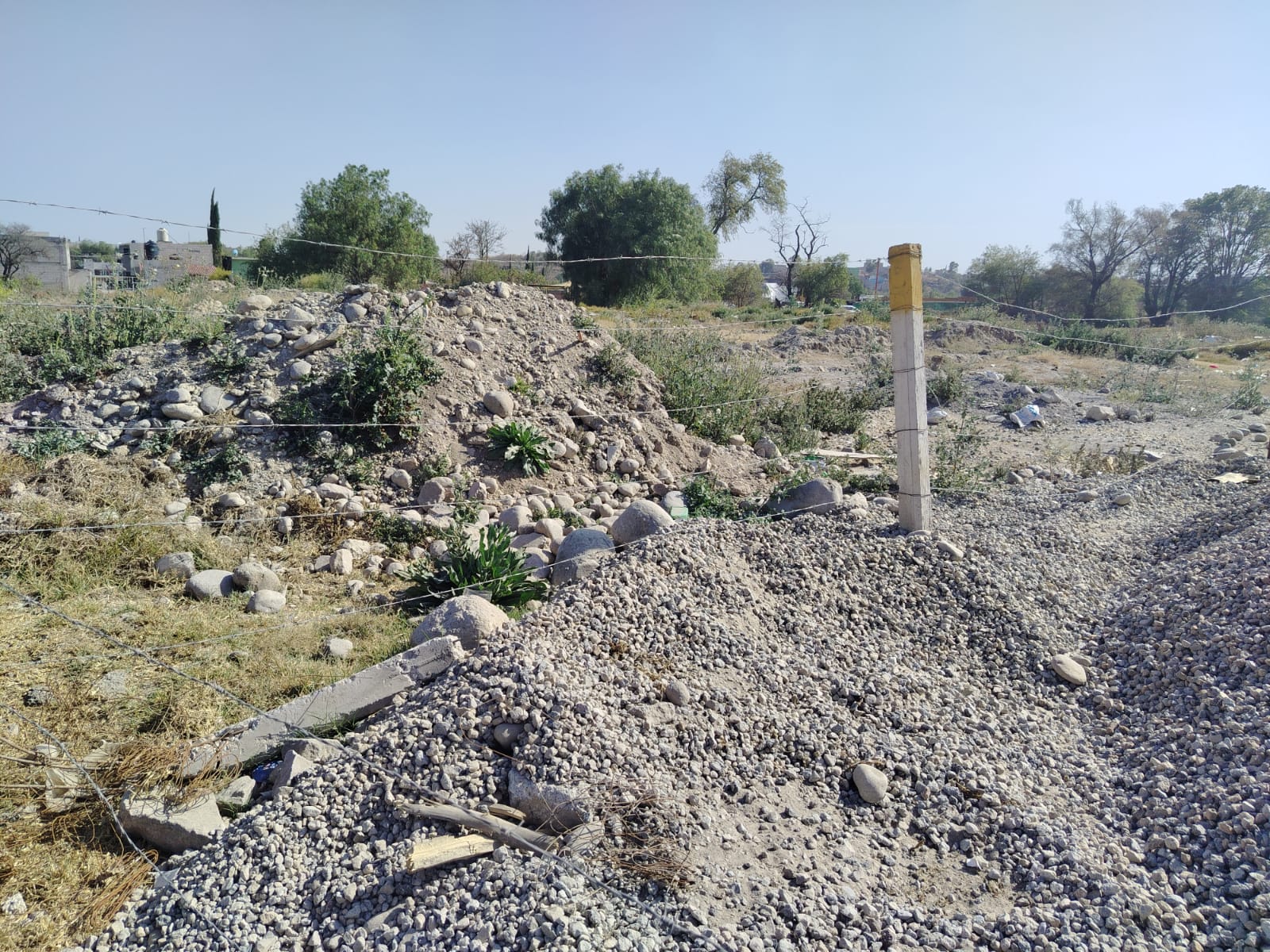 ¡Terreno de 300 m² en Corredor Urbano – Sobre Avenida Principal con Todos los Servicios!